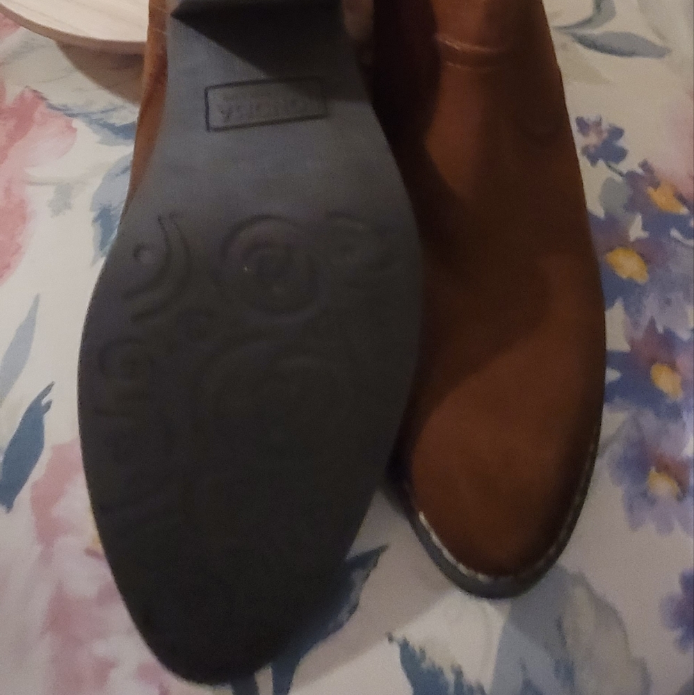 Boots - Picture 2 of 3